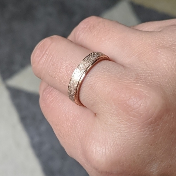 Rose-Gold Frosted Ring - New - Picture 2 of 4